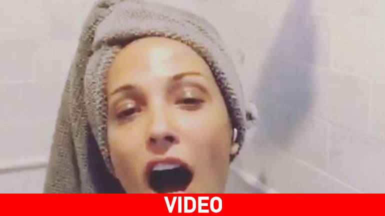 Δείτε πόσο πολύ… βαριέται η Αλέκα Καμηλά στην Αμερική!